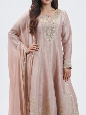 Onion Pink Tissue Straight Pant Outfit - image 3